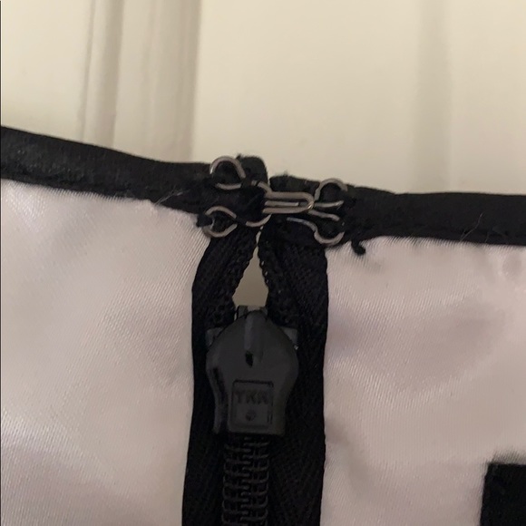 WHBM Beautiful Dress w/ lace - Picture 4 of 7